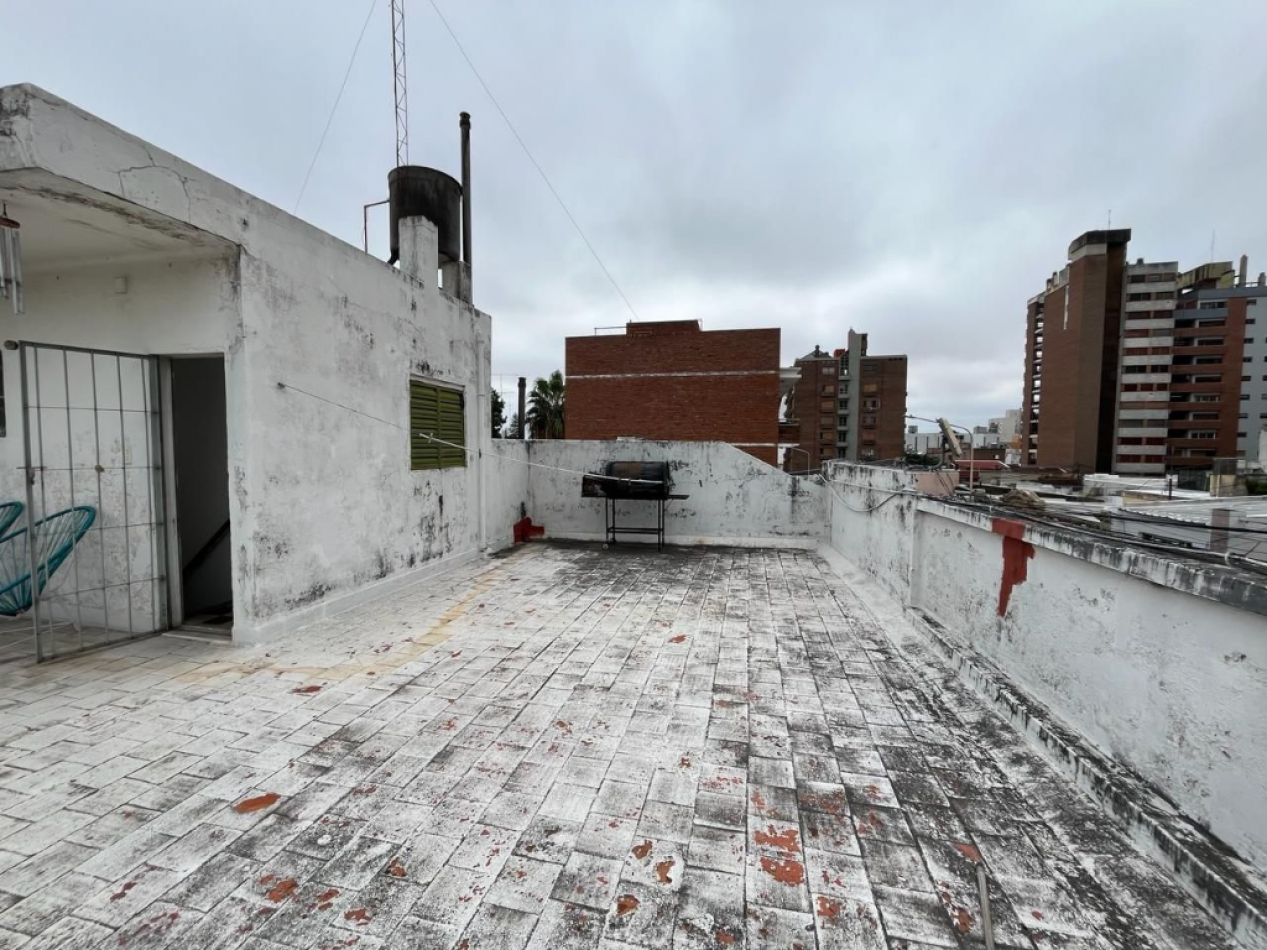 PROPIEDAD CENTRICA EN PLANTA ALTA CON LOCAL COMERCIAL