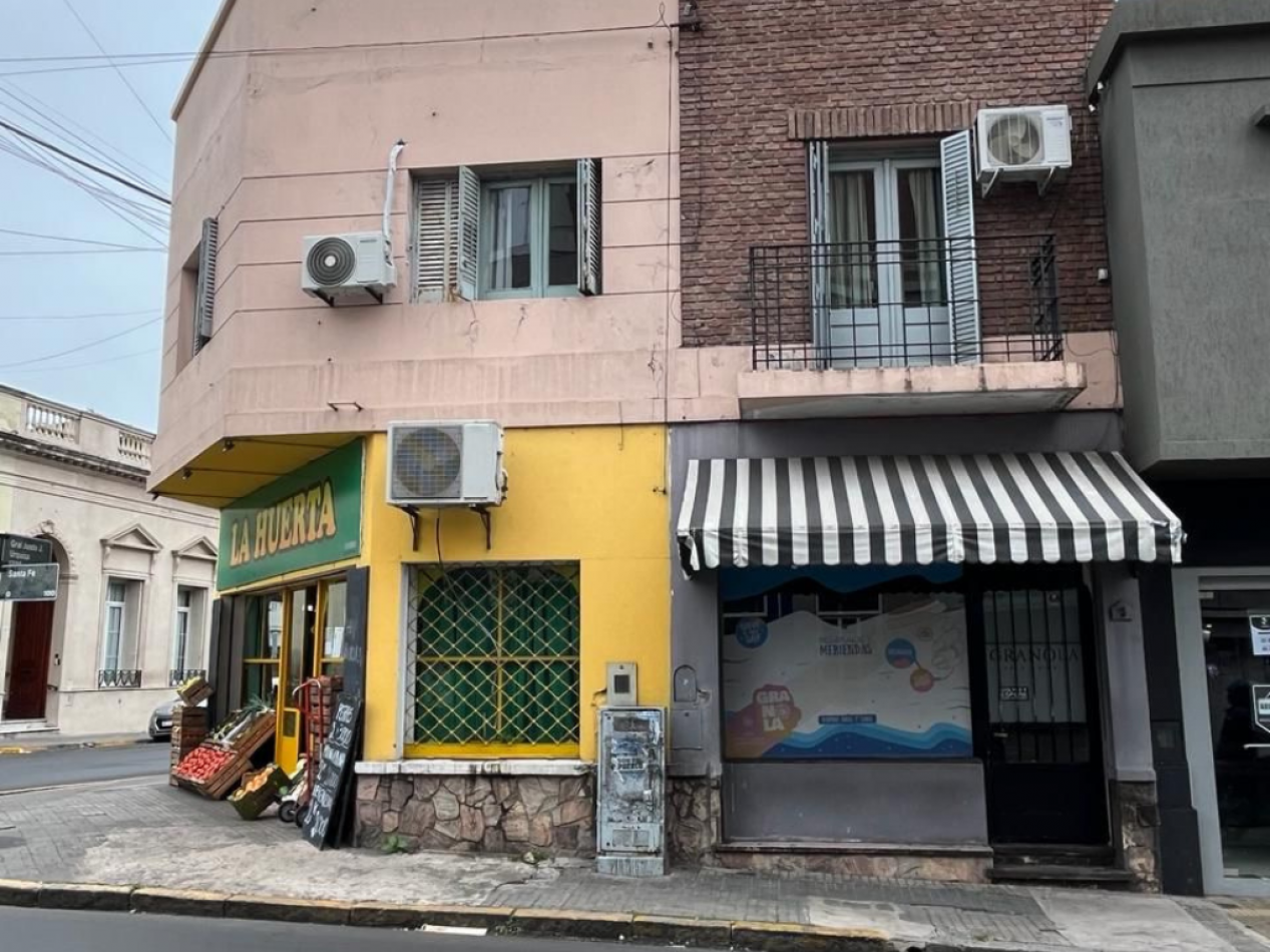 PROPIEDAD CENTRICA EN PLANTA ALTA CON LOCAL COMERCIAL