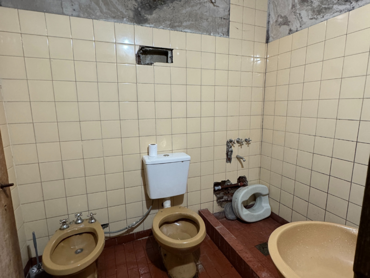 CASA A ACONDICIONAR ZONA AV. DON BOSCO Y RONDEAU