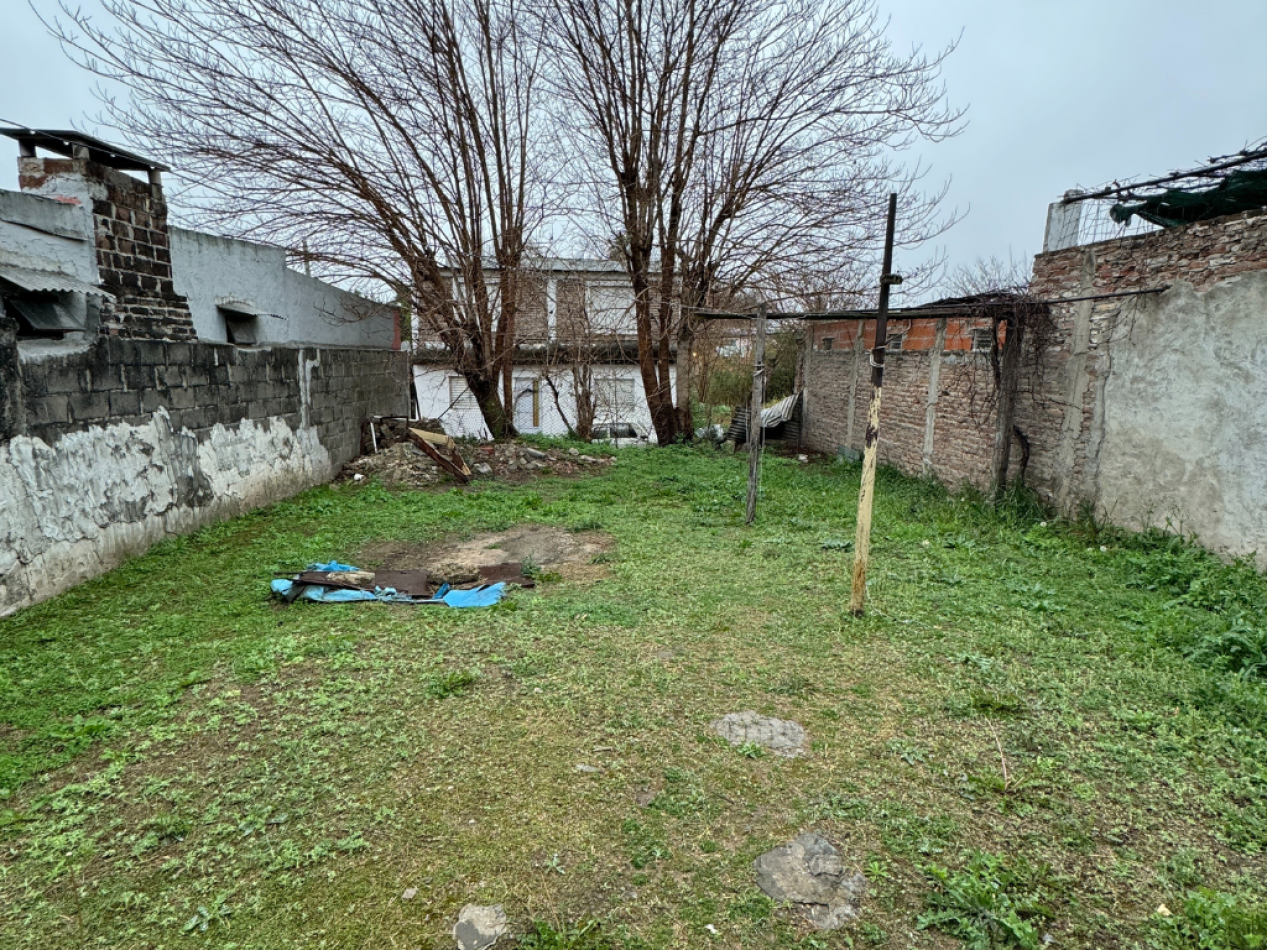 CASA A ACONDICIONAR ZONA AV. DON BOSCO Y RONDEAU