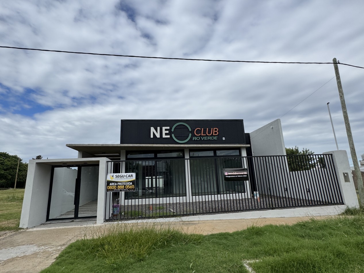 INVERSORES SE VENDE SALON EN ORO VERDE