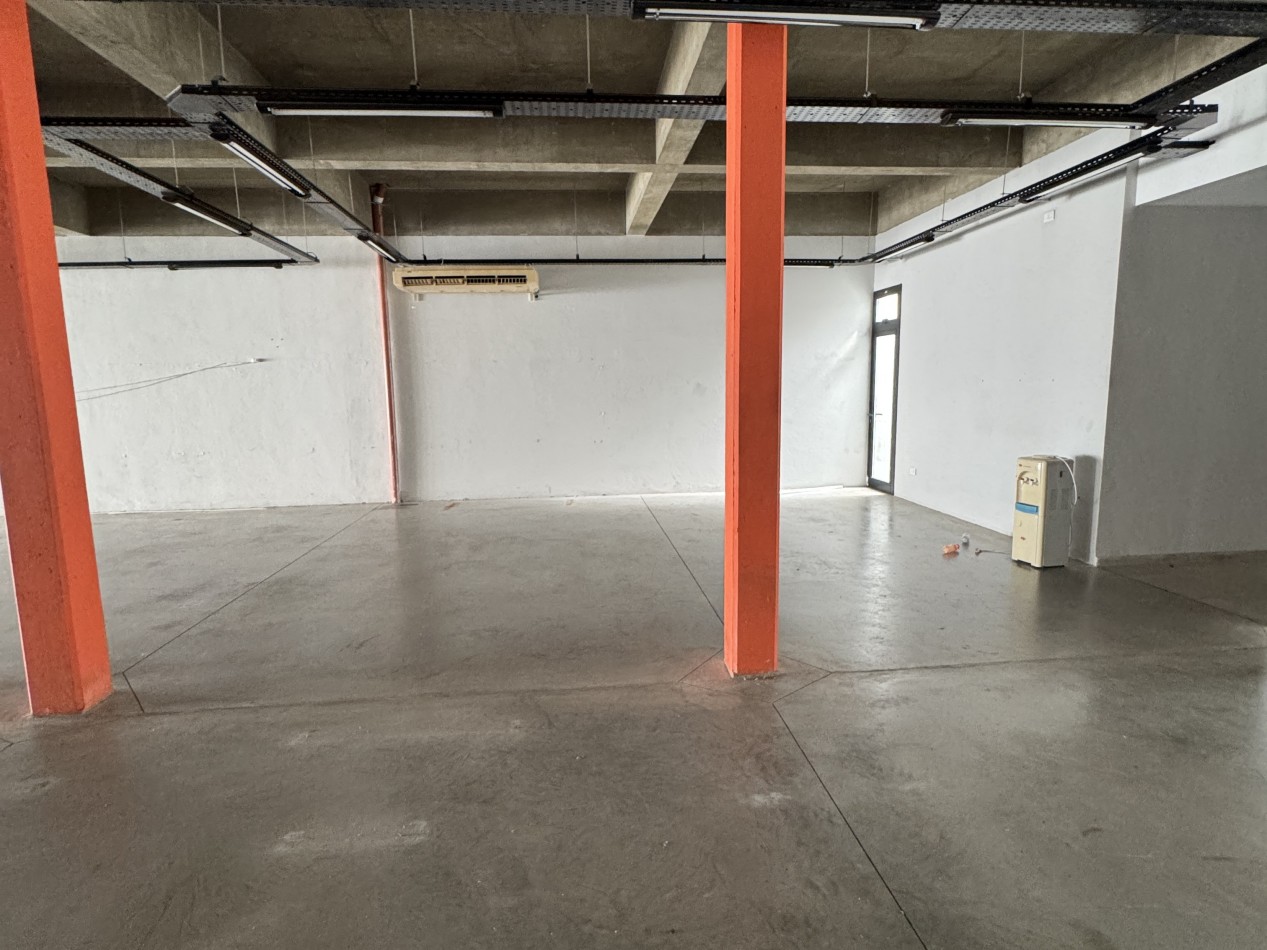 INVERSORES SE VENDE SALON EN ORO VERDE