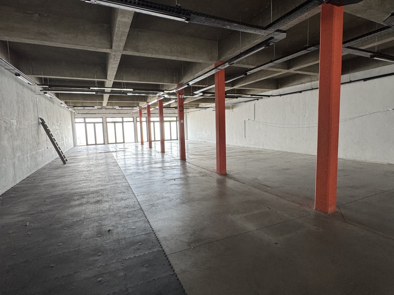 INVERSORES SE VENDE SALON EN ORO VERDE