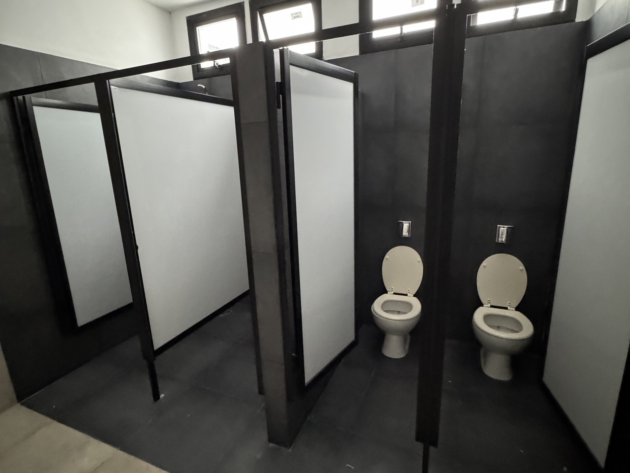 INVERSORES SE VENDE SALON EN ORO VERDE
