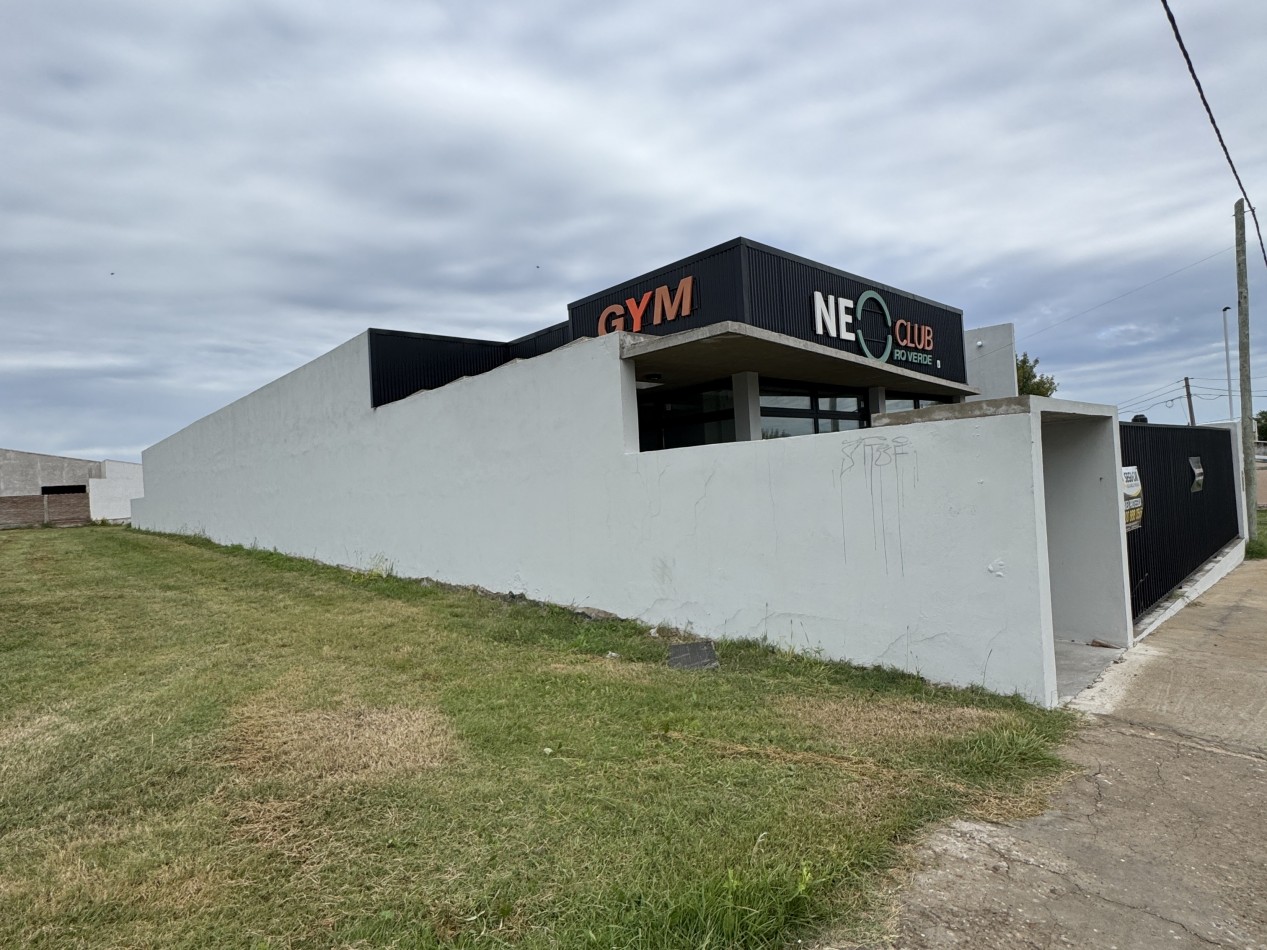 SE ALQUILA GRAN SALON COMERCIAL EN ORO VERDE 