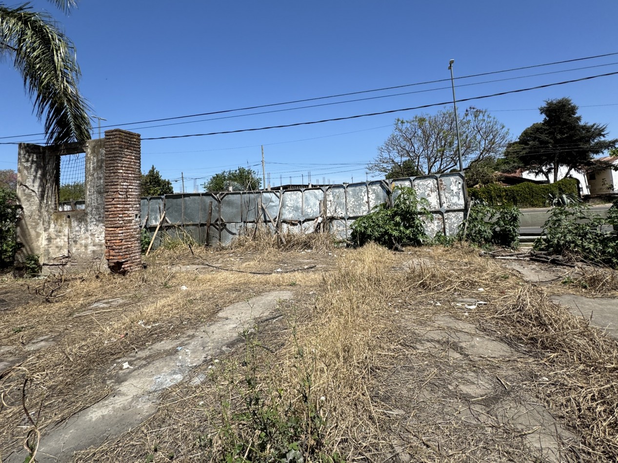 VENTA - AMPLIO TERRENO SOBRE AV. ALMAFUERTE