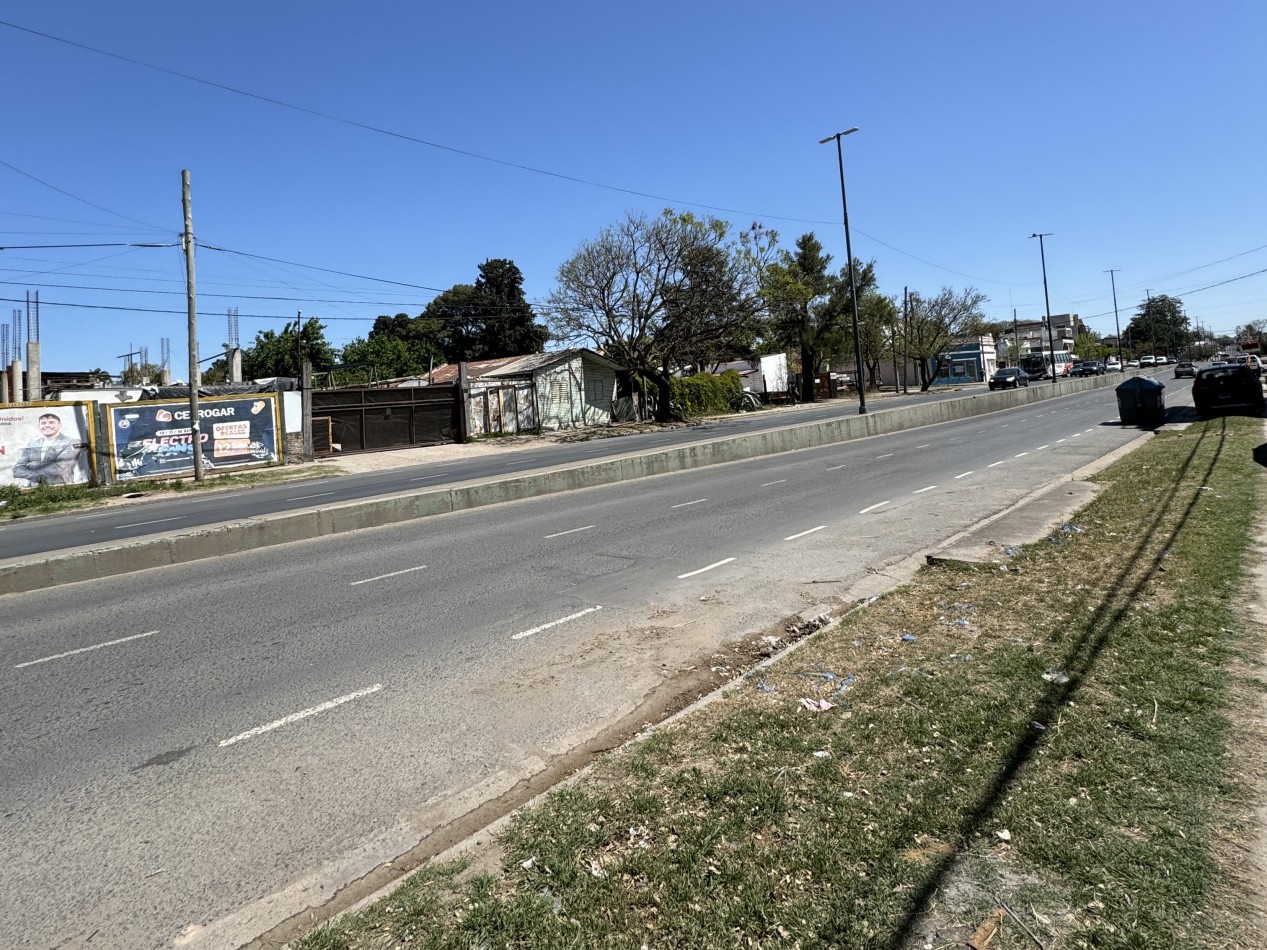 VENTA - AMPLIO TERRENO SOBRE AV. ALMAFUERTE