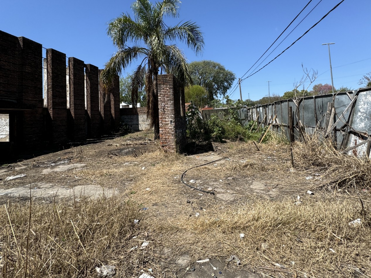 VENTA - AMPLIO TERRENO SOBRE AV. ALMAFUERTE