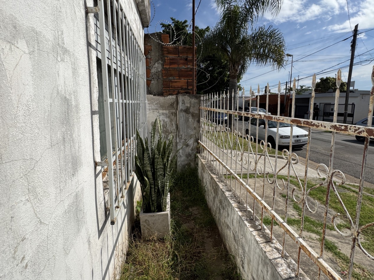 VENTA - CASA A RECICLAR APTA CREDITO A METROS DE BLAS PARERA