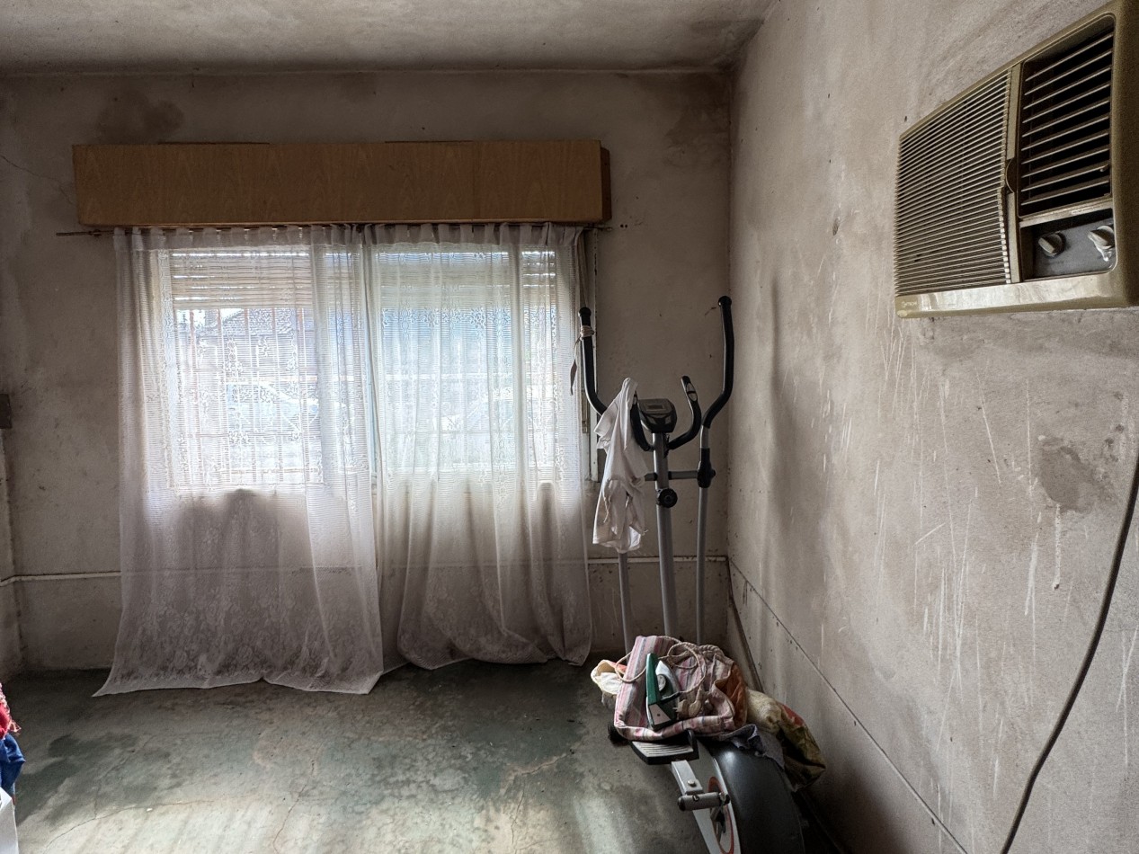 VENTA - CASA A RECICLAR APTA CREDITO A METROS DE BLAS PARERA