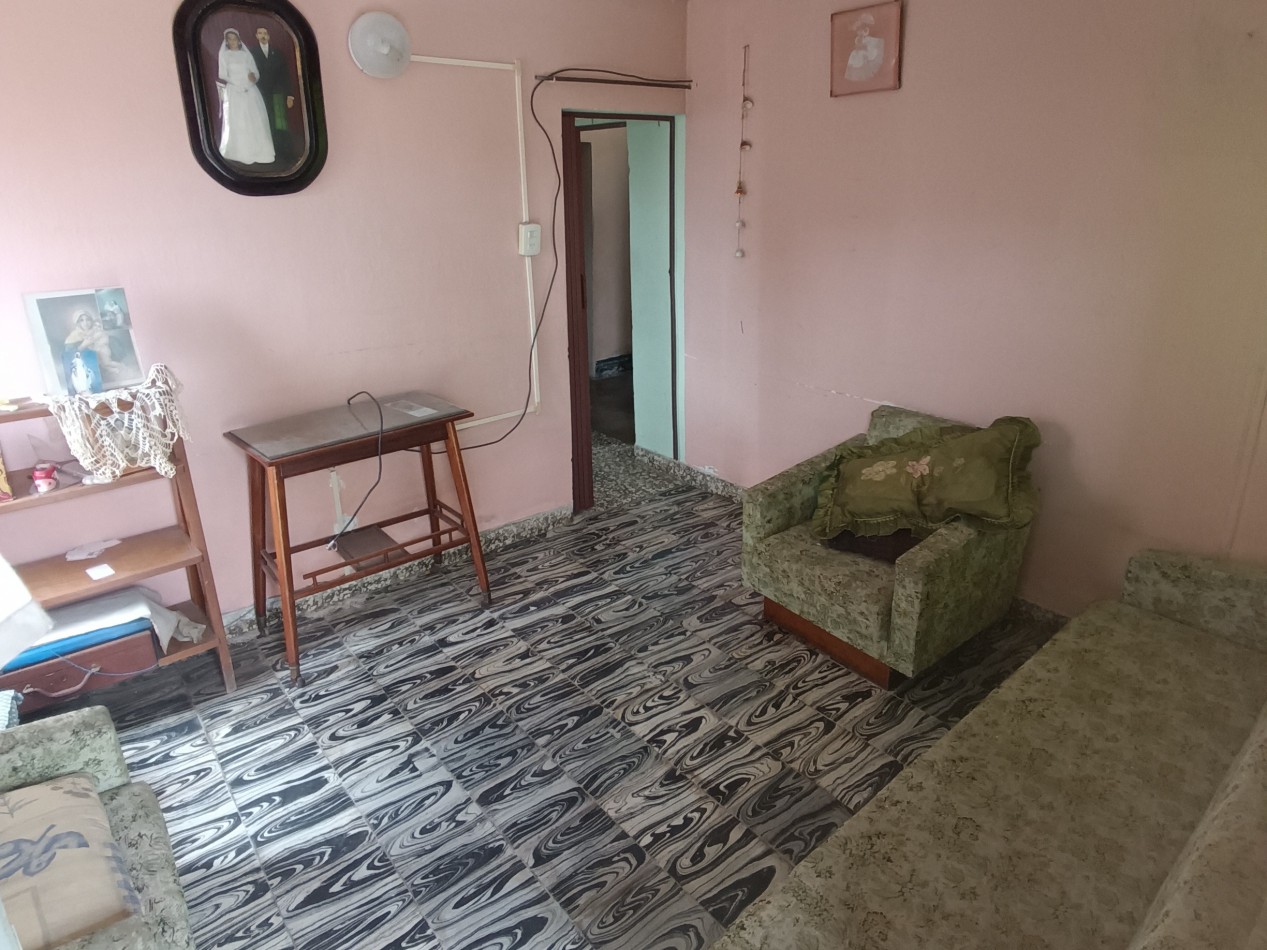SE VENDE CASA A REACONDICIONAR