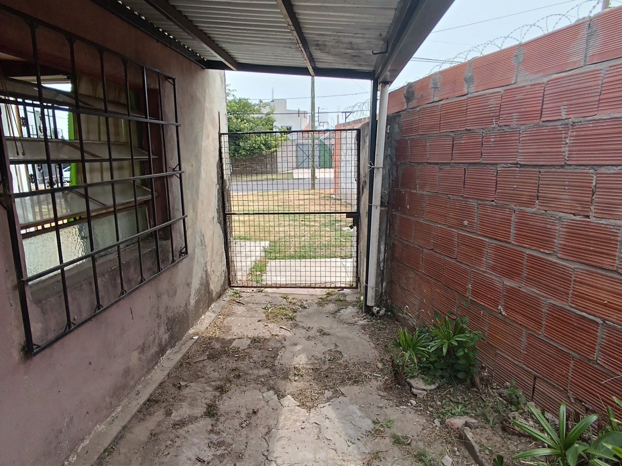 SE VENDE CASA A REACONDICIONAR