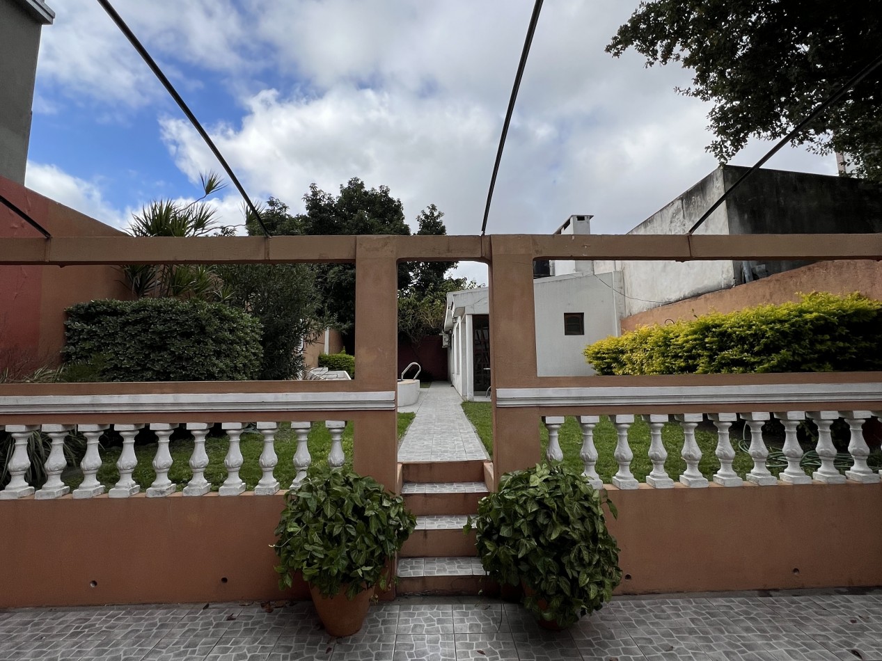 CASA CENTRICA CALLE LA RIOJA Y URUGUAY