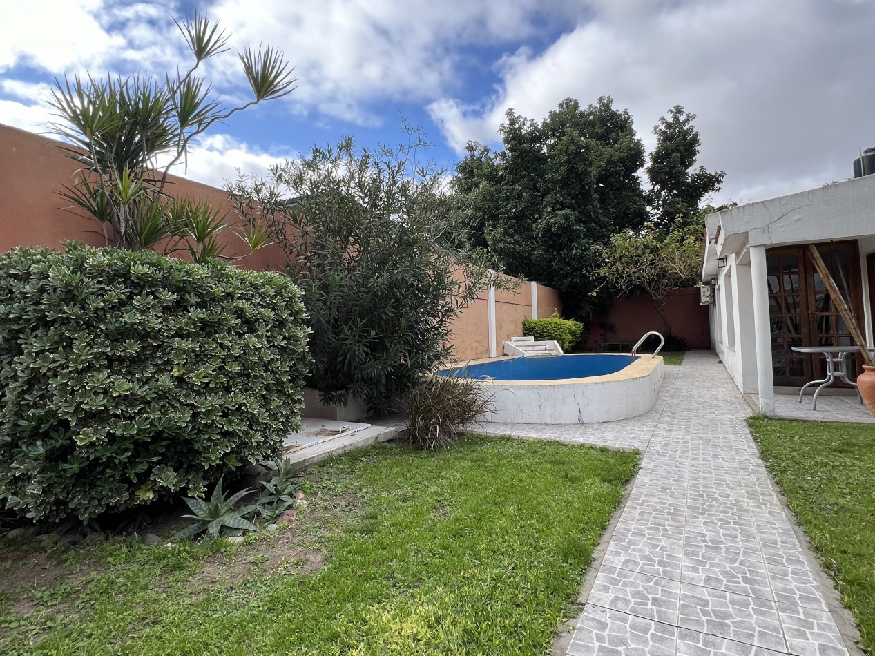 CASA CENTRICA CALLE LA RIOJA Y URUGUAY