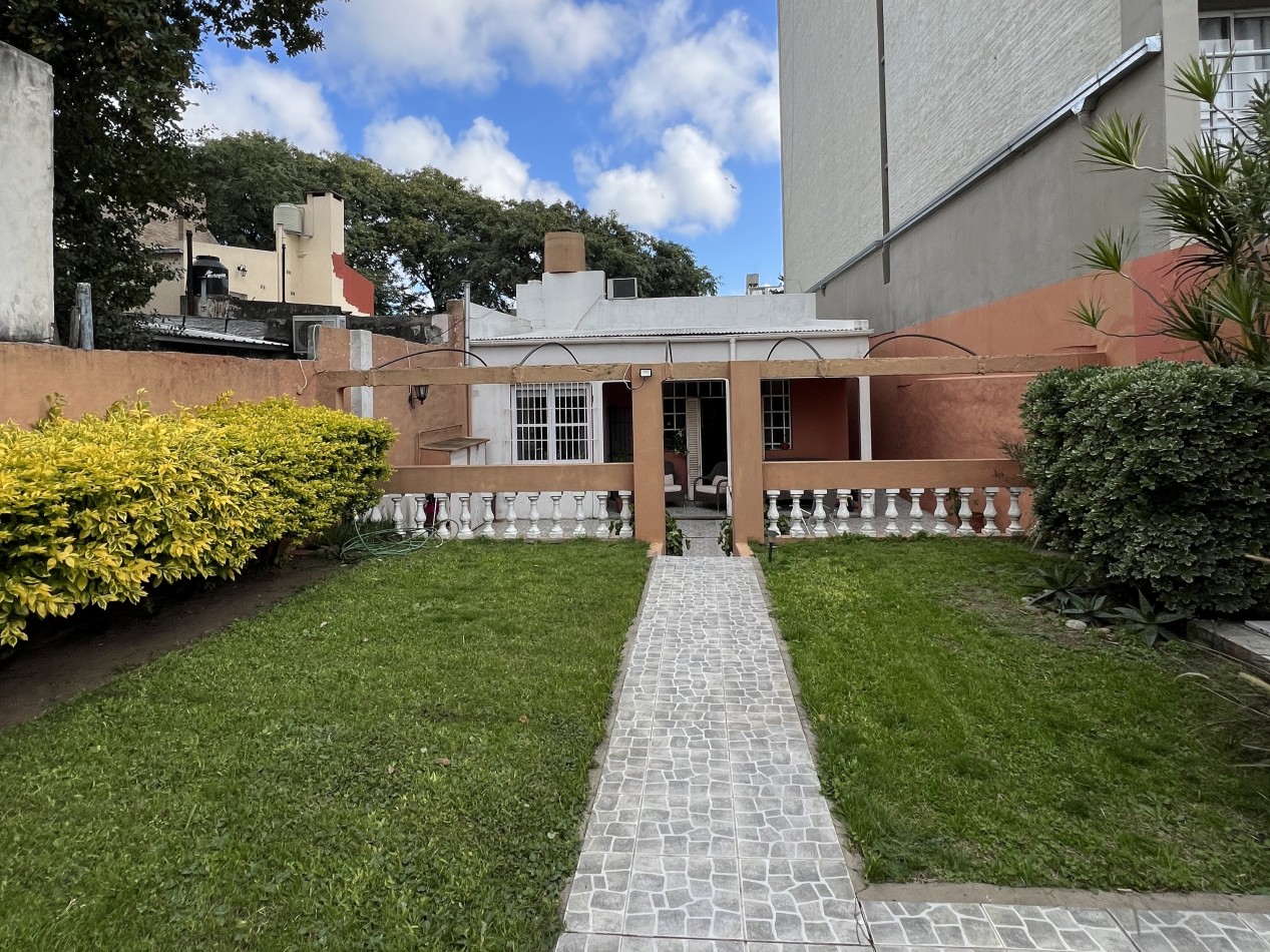 CASA CENTRICA CALLE LA RIOJA Y URUGUAY