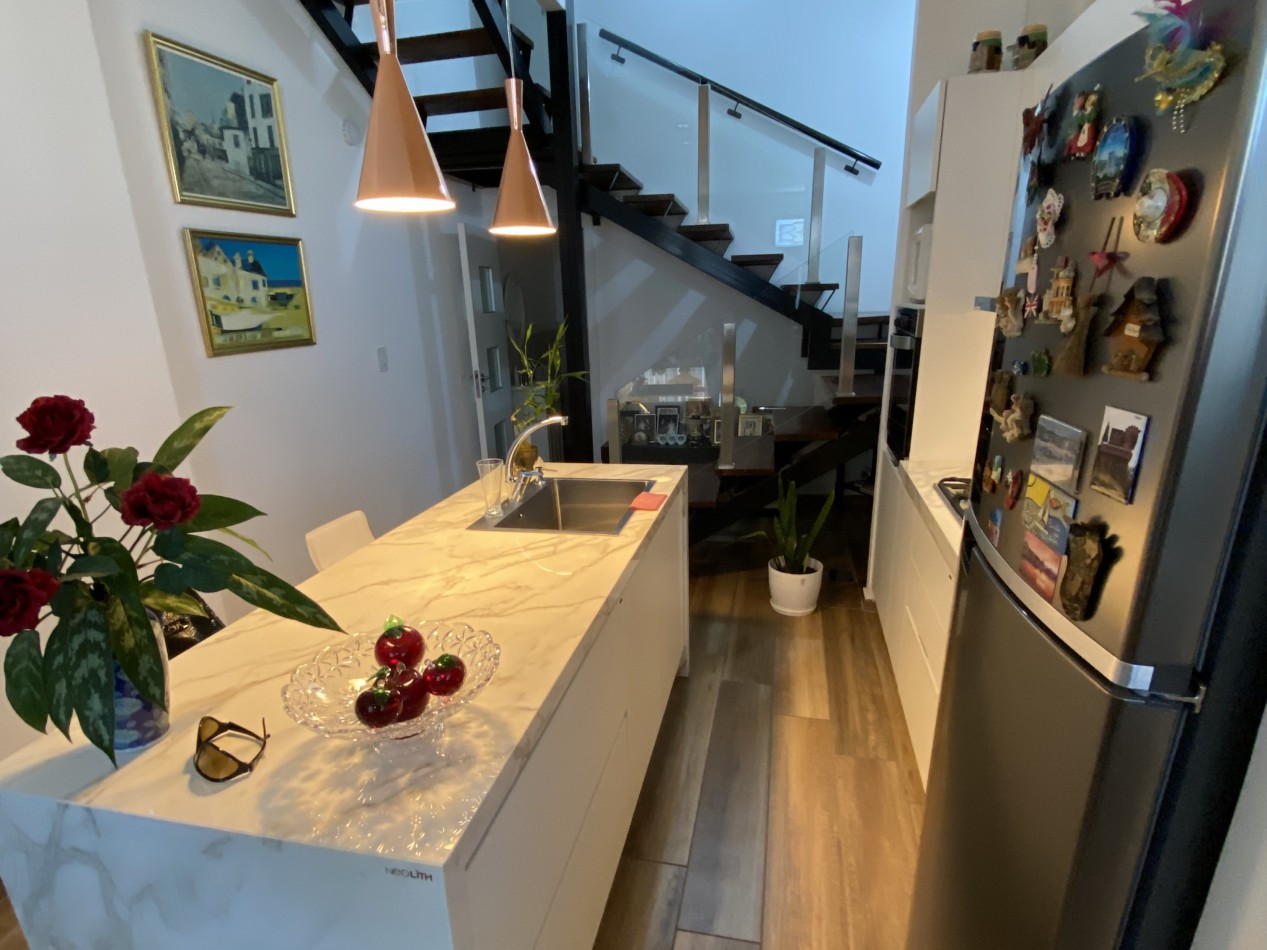 Casa moderna en zona centro de Parana - Tres plantas y terraza