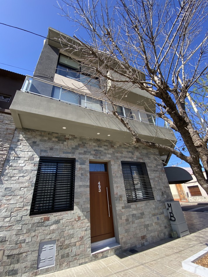 Casa moderna en zona centro de Parana - Tres plantas y terraza