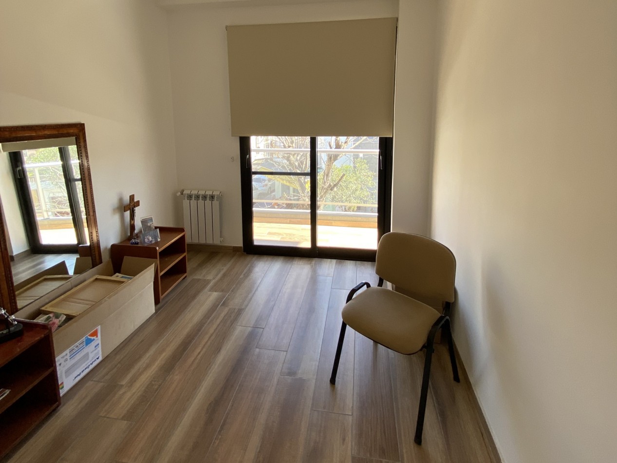 Casa moderna en zona centro de Parana - Tres plantas y terraza