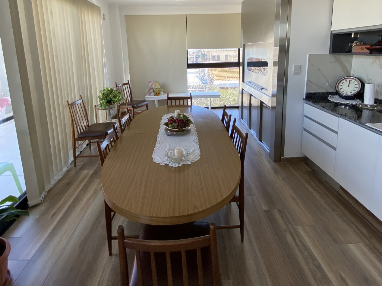 Casa moderna en zona centro de Parana - Tres plantas y terraza