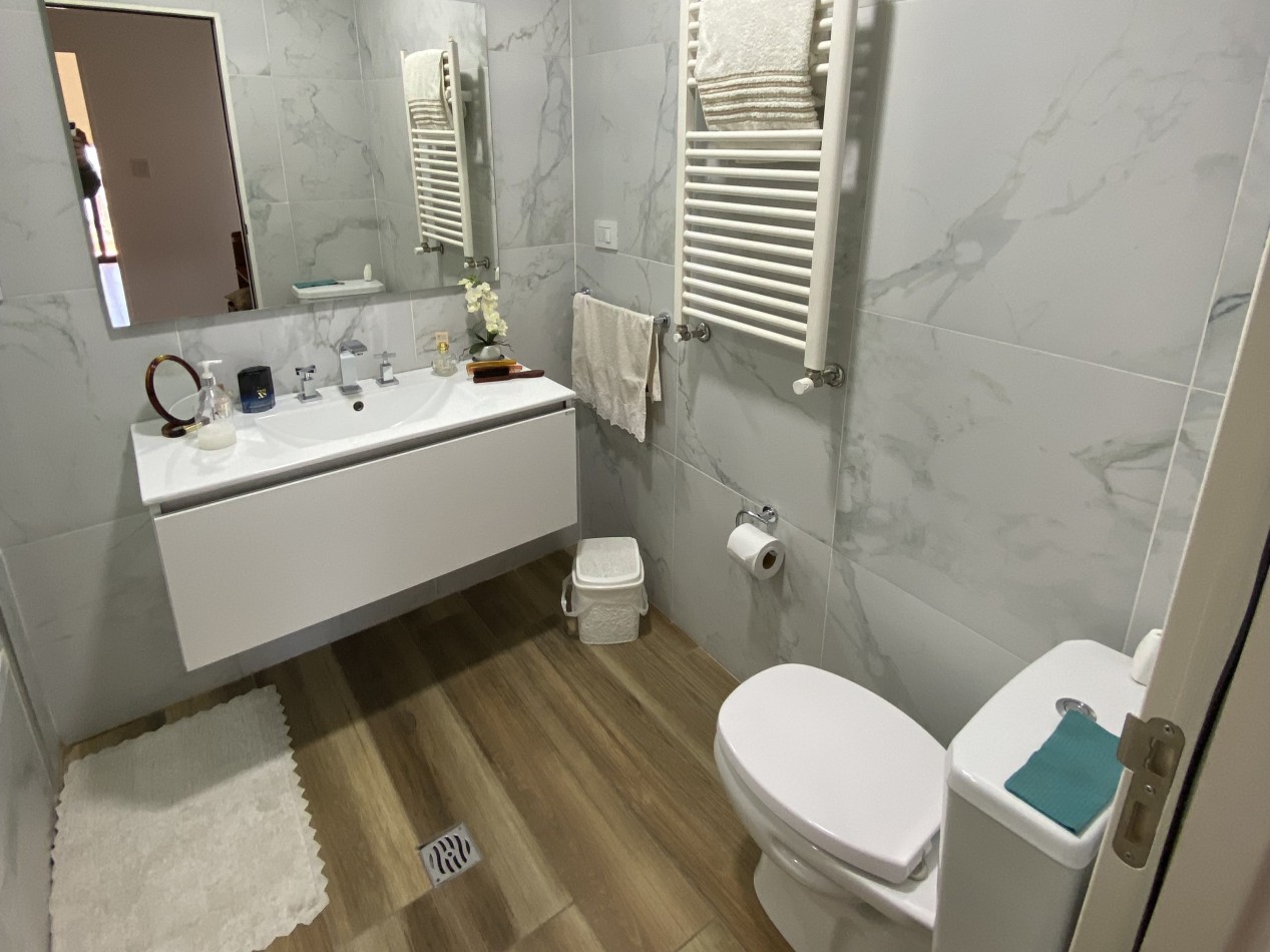 Casa moderna en zona centro de Parana - Tres plantas y terraza