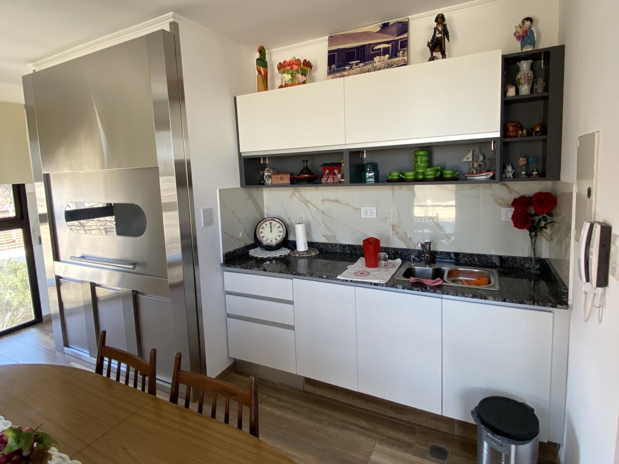 Casa moderna en zona centro de Parana - Tres plantas y terraza