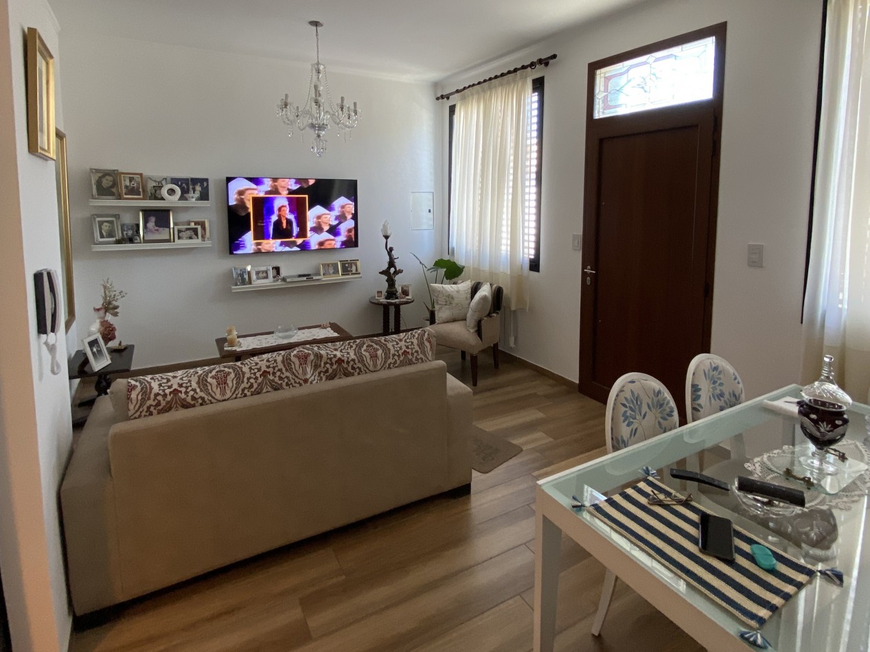 Casa moderna en zona centro de Parana - Tres plantas y terraza