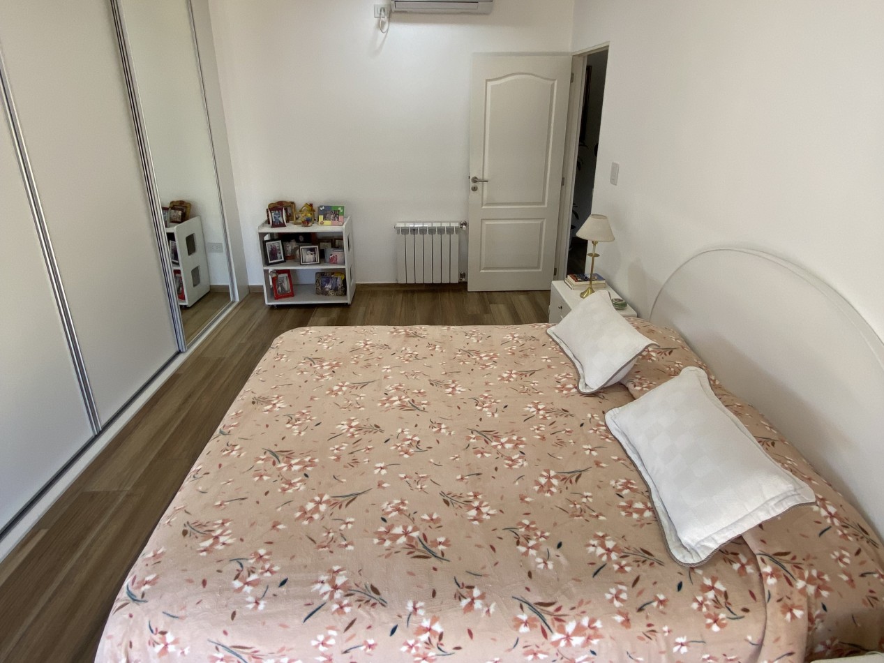 Casa moderna en zona centro de Parana - Tres plantas y terraza