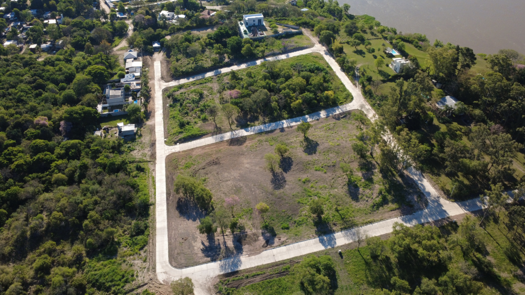 Lotes residenciales cerca del rio de 450 m² y 675 m² - Zona con excelente conectividad Parana