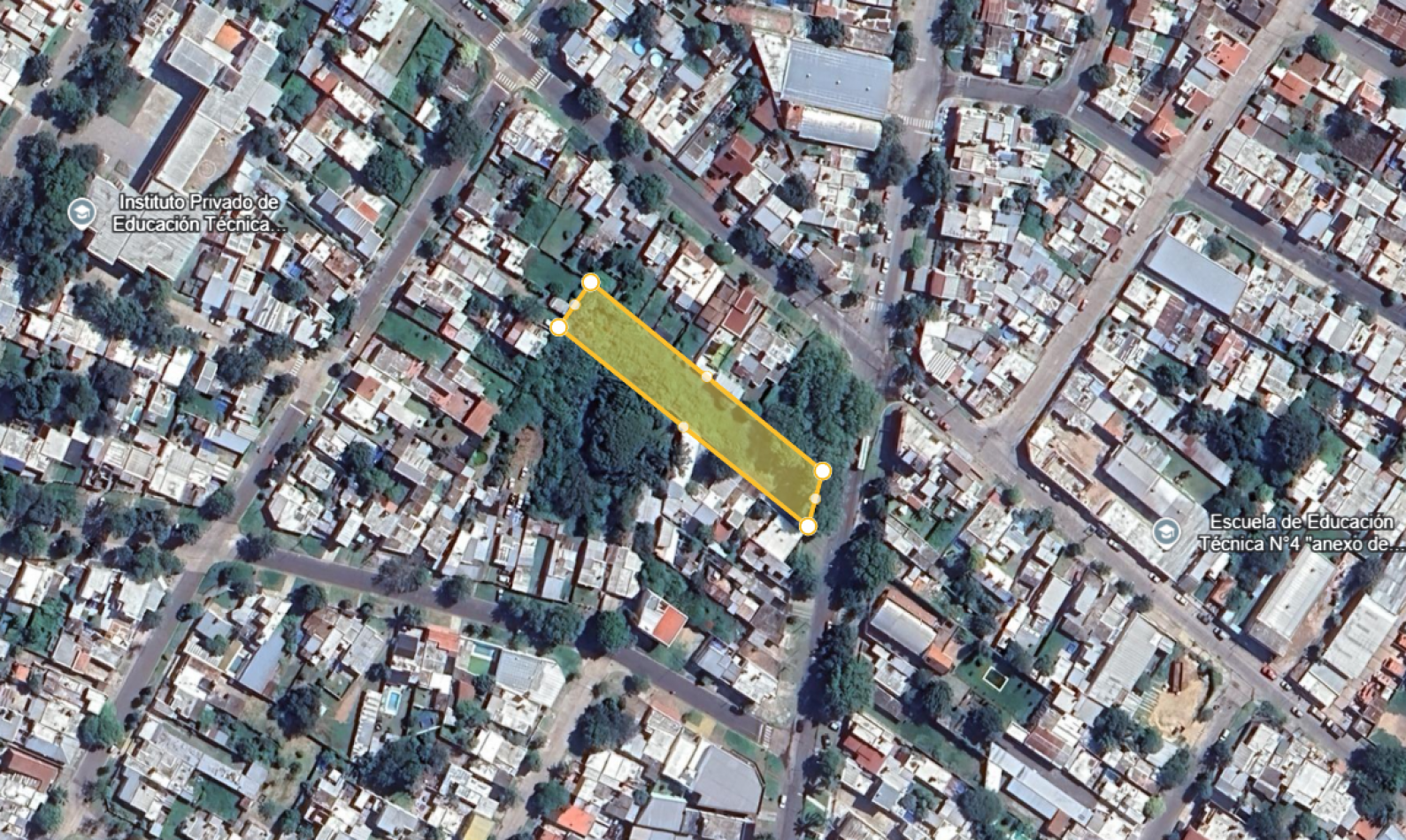 Terreno de 1.500 m² con gran frente - Zona comercial Montiel y Casiano Calderon en Parana