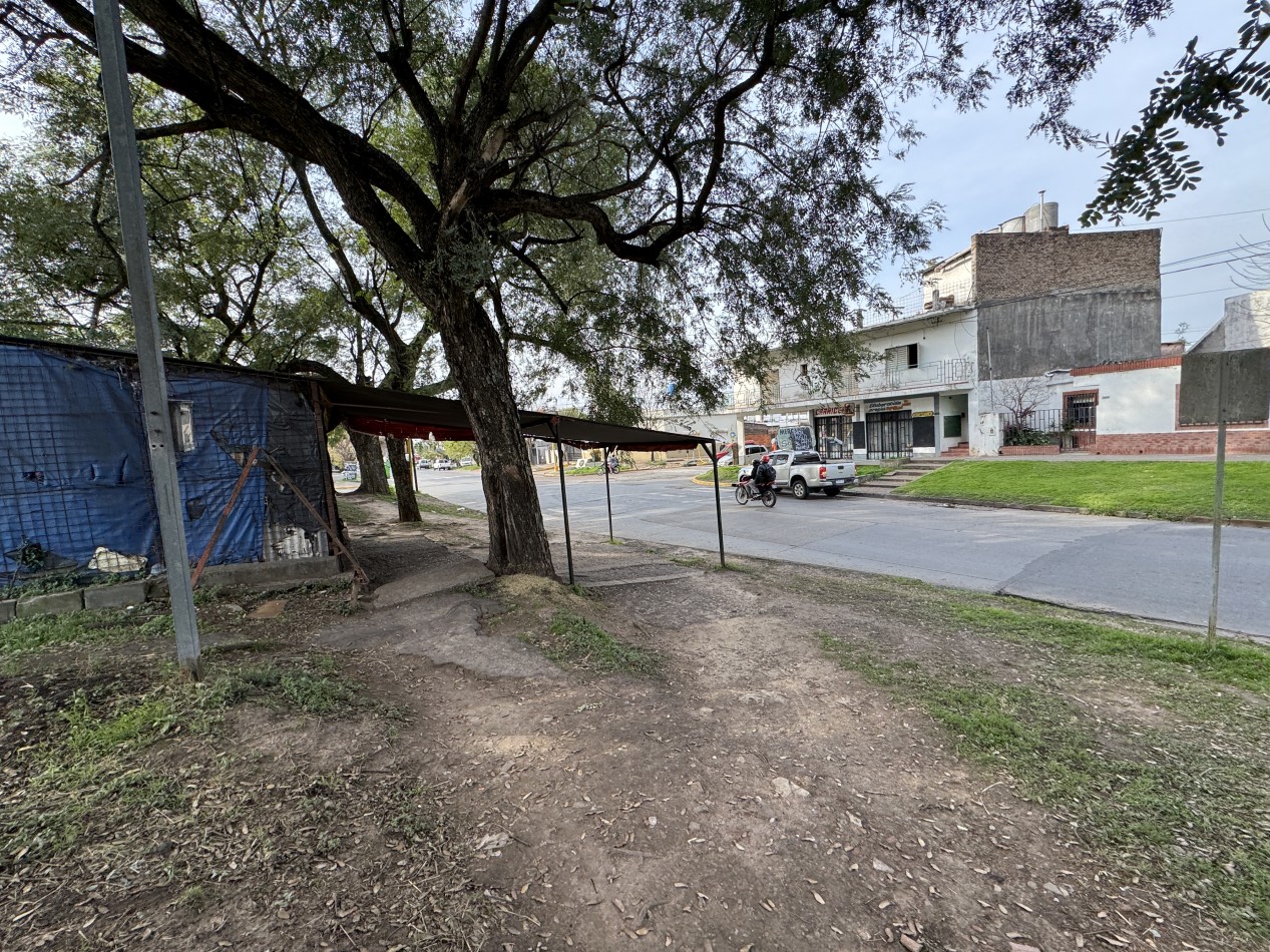 Terreno de 1.500 m² con gran frente - Zona comercial Montiel y Casiano Calderon en Parana