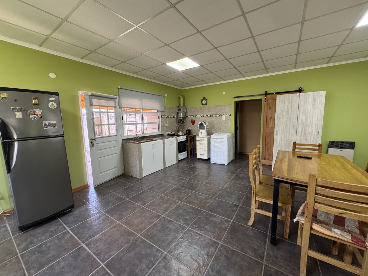 Casa de 2 dormitorios con pileta en terreno de 1.000 m² - Colonia Avellaneda