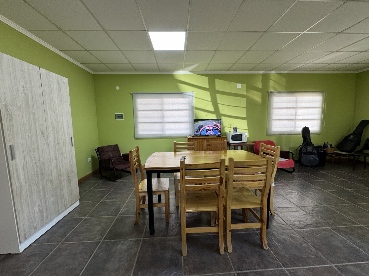 Casa de 2 dormitorios con pileta en terreno de 1.000 m² - Colonia Avellaneda