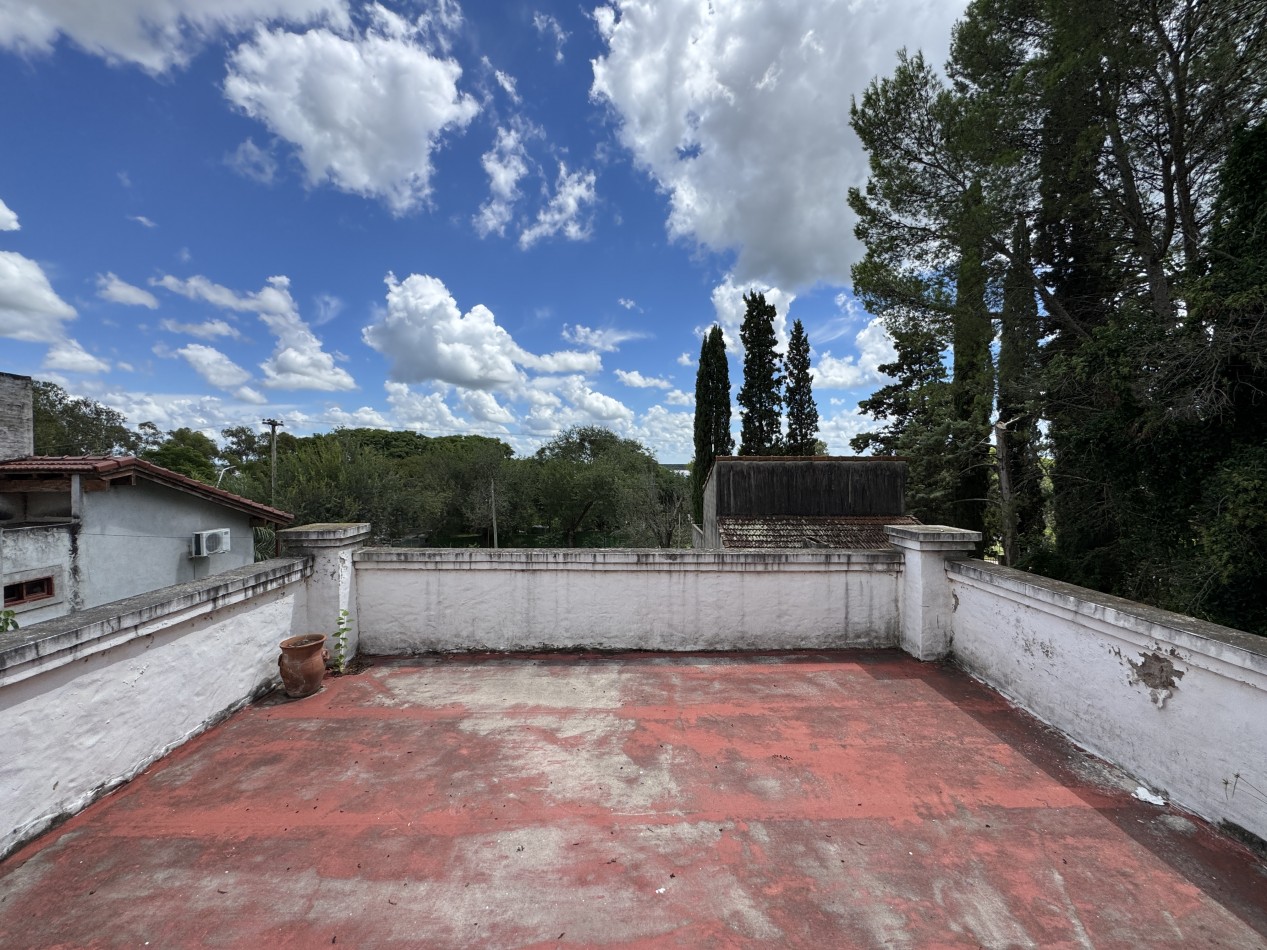 Casa con vista al rio y pileta | A refaccionar | - Frente al camping en Villa Urquiza, Entre Rios