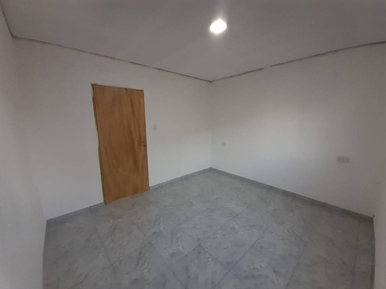Casa de 2 dormitorios apta credito con patio y cochera - Barrio Solvencia en San Benito