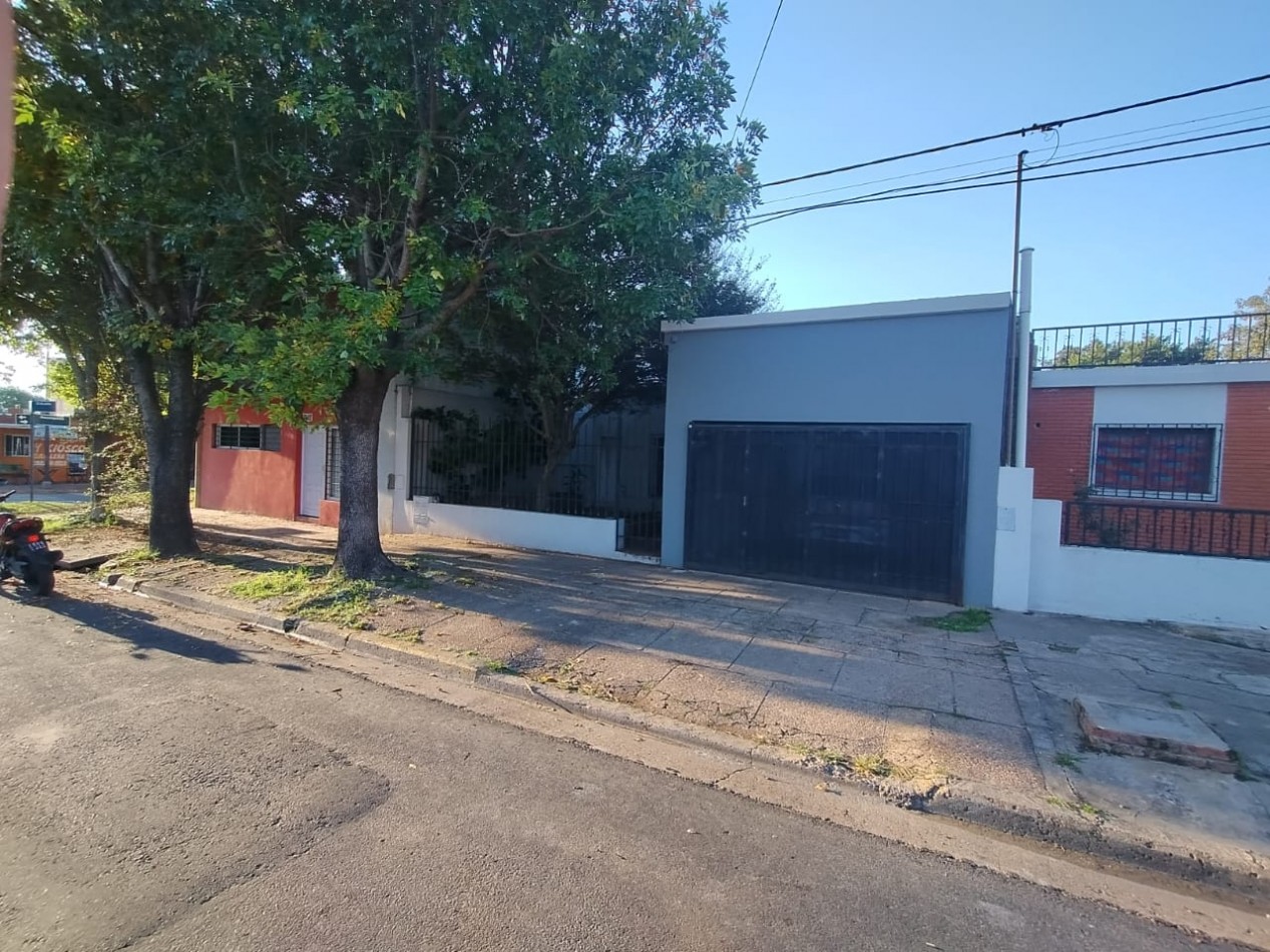 Casa de 2 dormitorios apta credito hipotecario con patio y cochera - Parana