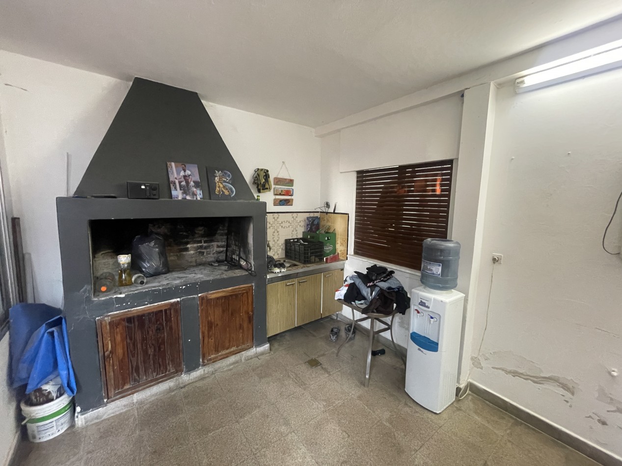 Casa de 2 dormitorios apta credito hipotecario con patio y cochera - Parana