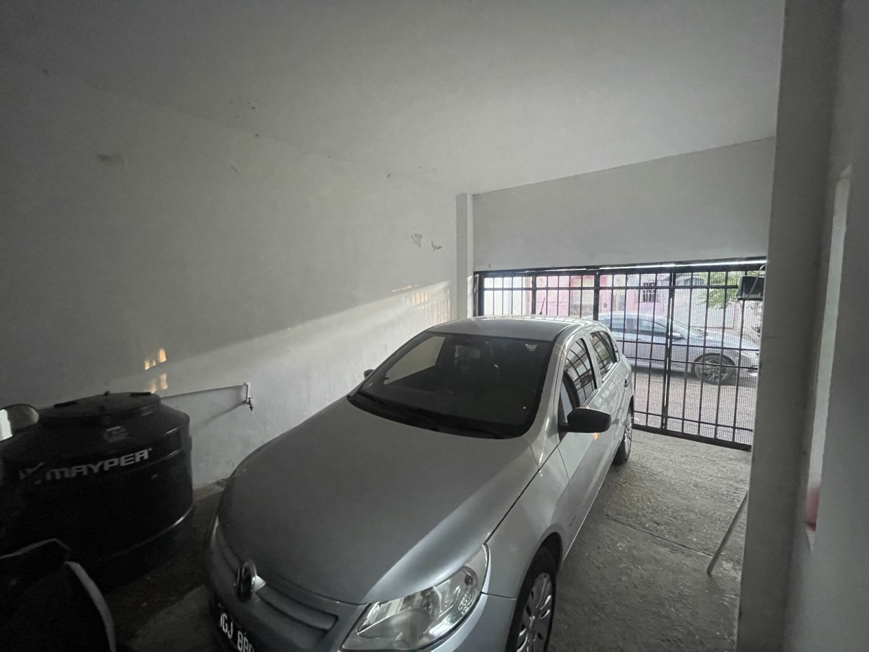 Casa de 2 dormitorios apta credito hipotecario con patio y cochera - Parana