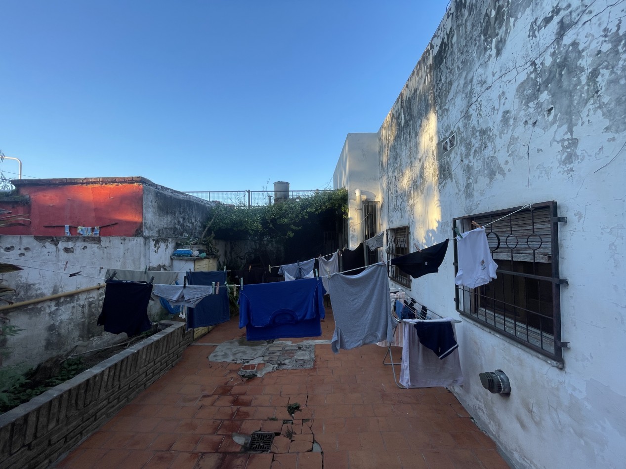 Casa de 2 dormitorios apta credito hipotecario con patio y cochera - Parana