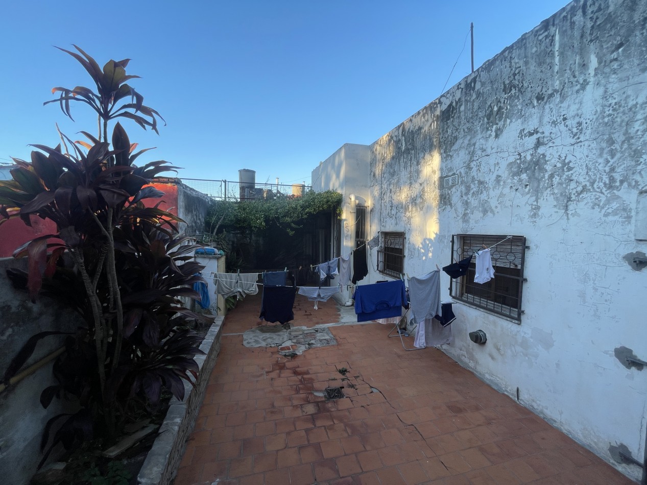 Casa de 2 dormitorios apta credito hipotecario con patio y cochera - Parana