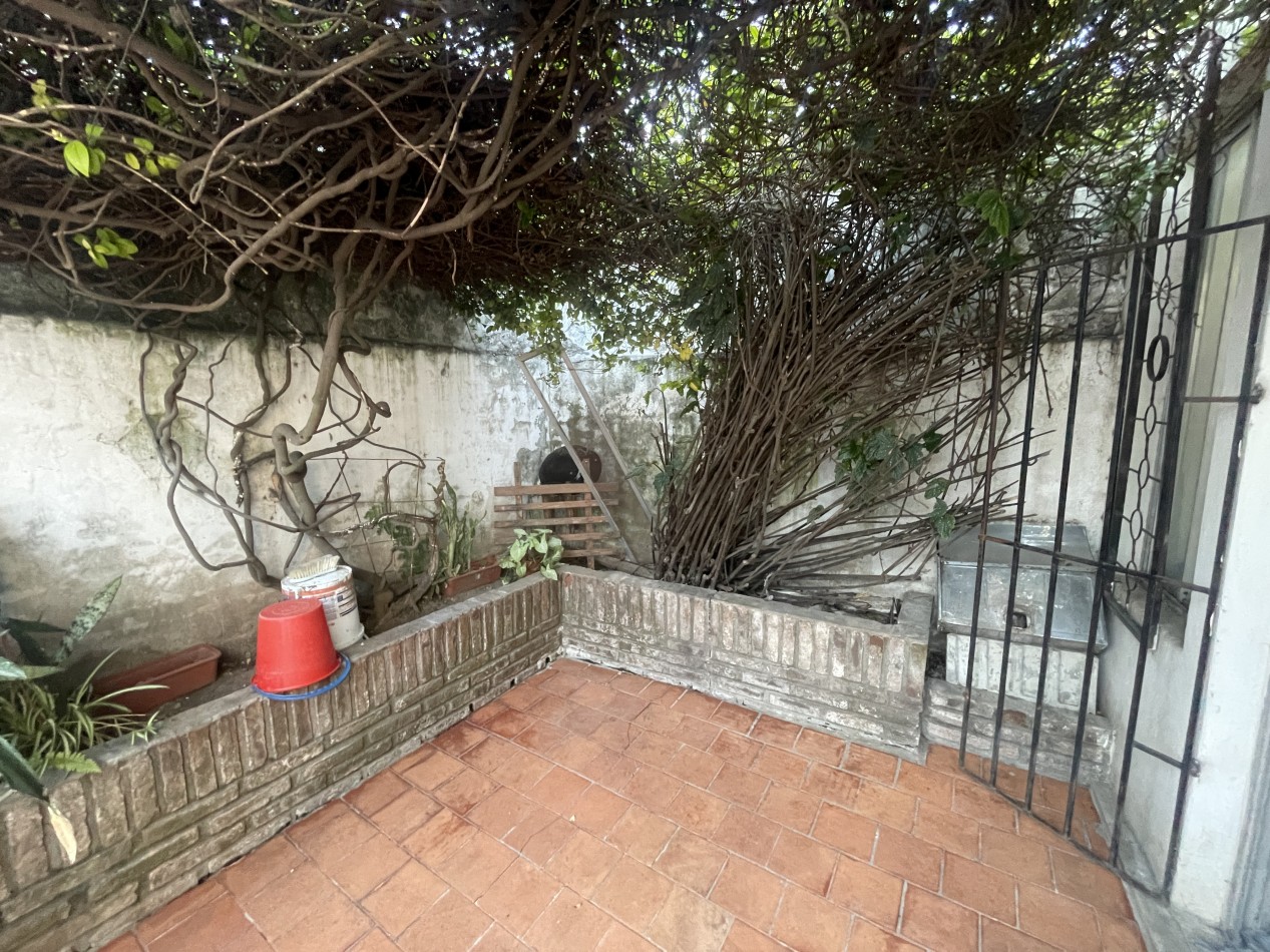 Casa de 2 dormitorios apta credito hipotecario con patio y cochera - Parana