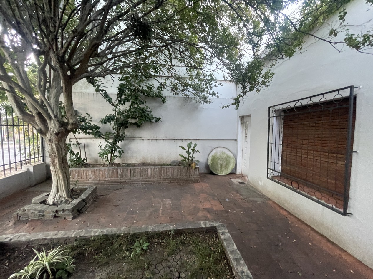 Casa de 2 dormitorios apta credito hipotecario con patio y cochera - Parana