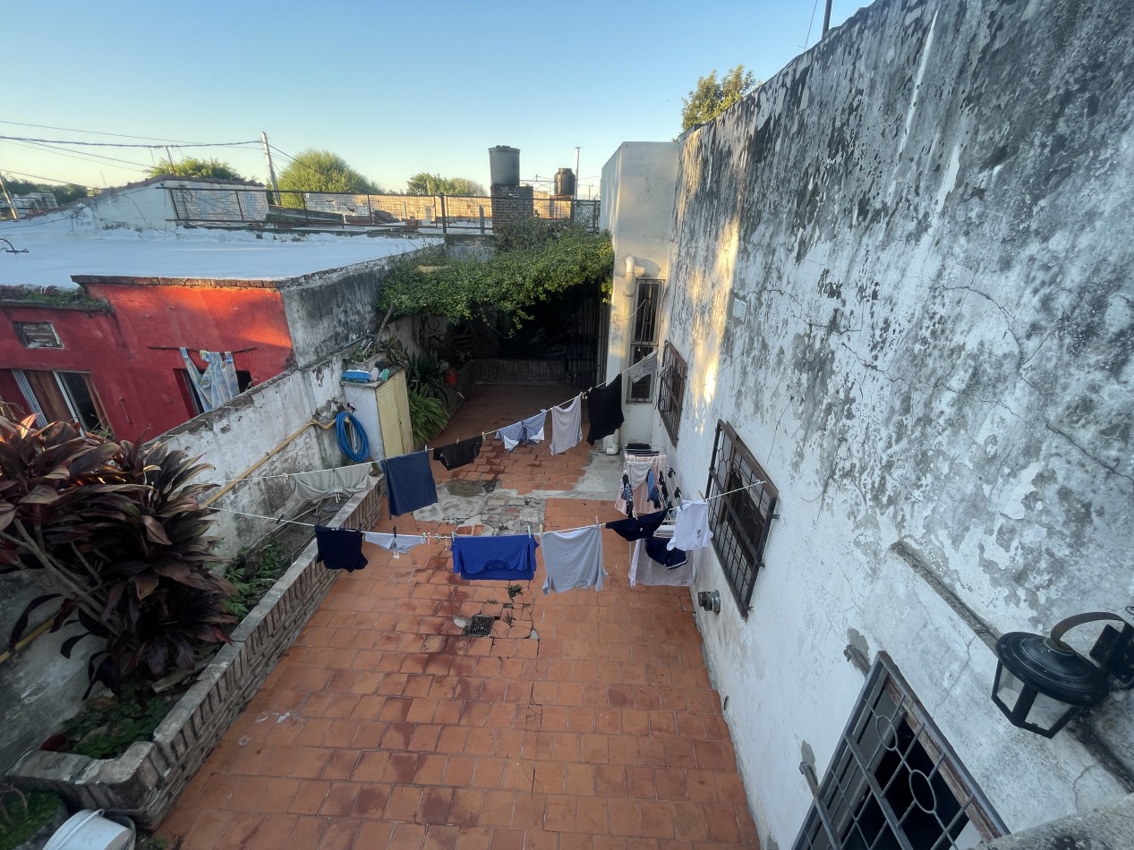 Casa de 2 dormitorios apta credito hipotecario con patio y cochera - Parana