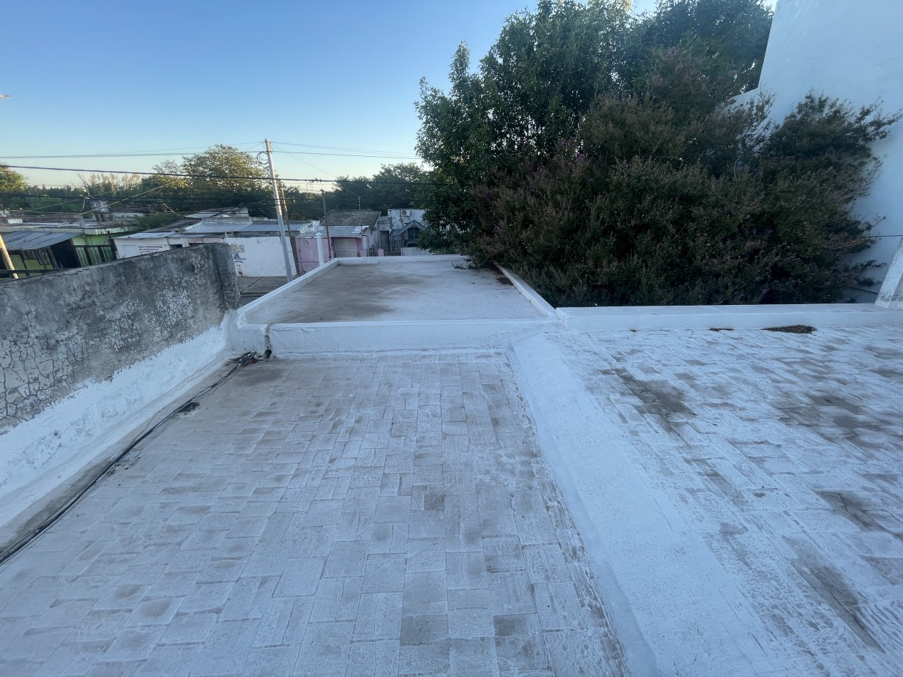 Casa de 2 dormitorios apta credito hipotecario con patio y cochera - Parana