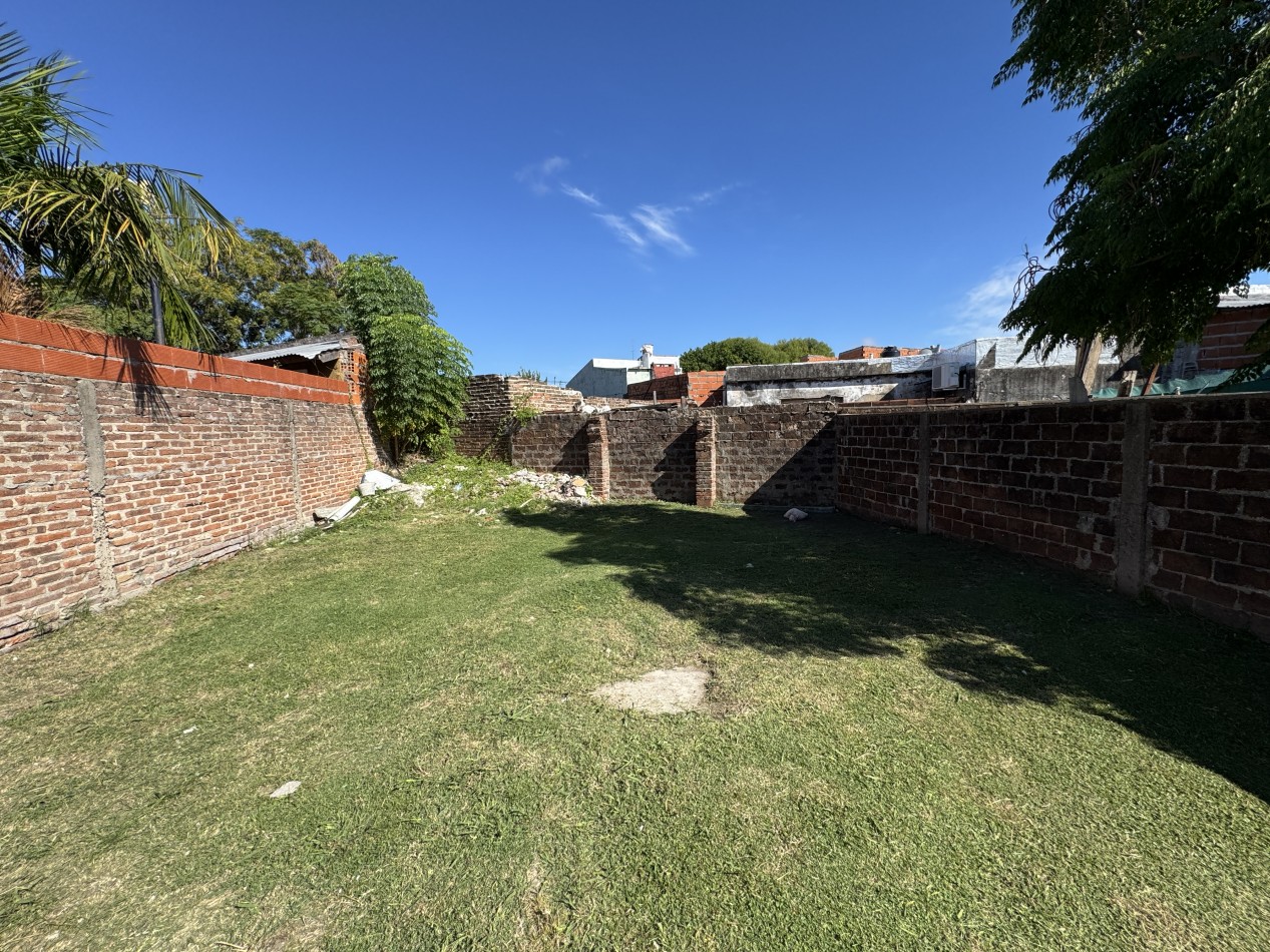 Casa de 2 dormitorios apta credito con patio