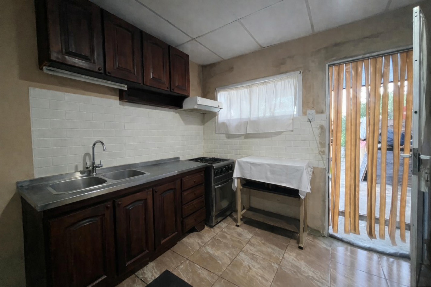 Casa de 3 dormitorios apta credito con quincho - en Colonia Avellaneda