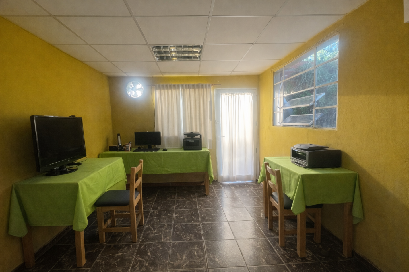 Casa de 3 dormitorios apta credito con quincho - en Colonia Avellaneda