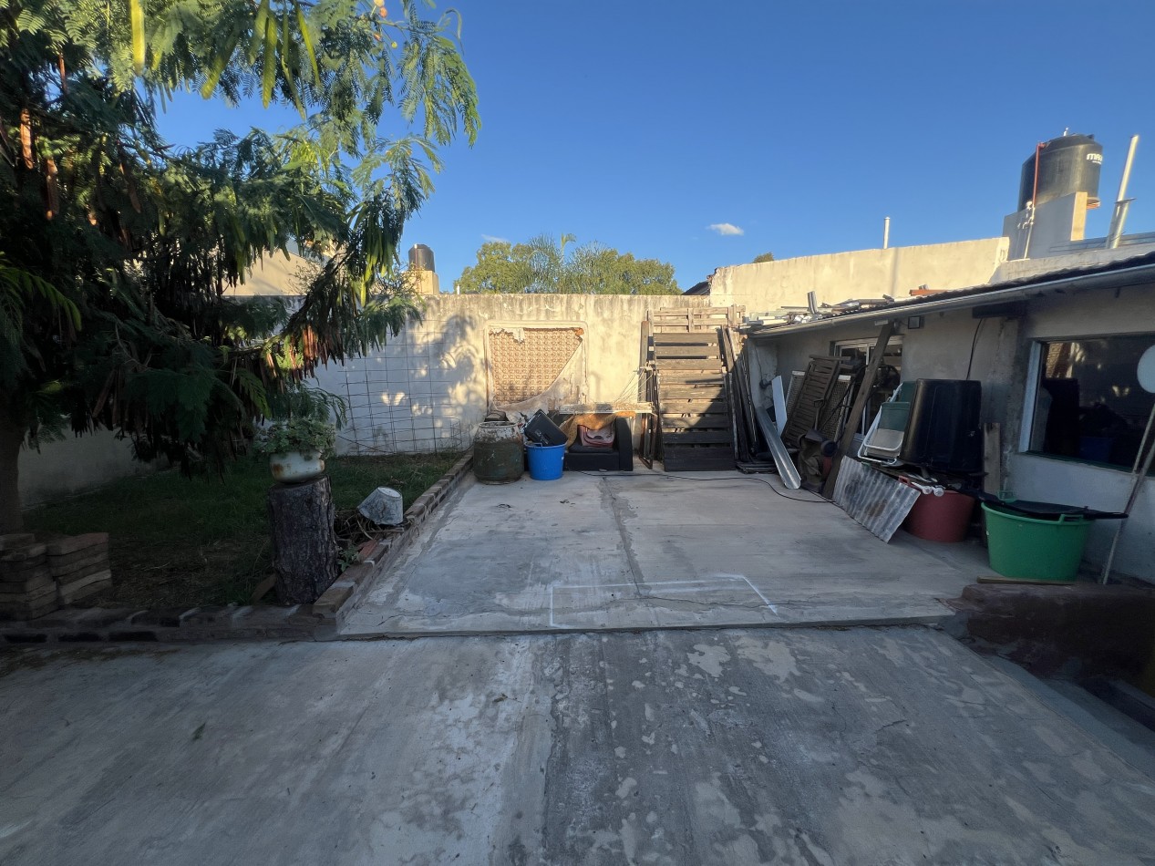 Casa de 3 dormitorios apta credito con quincho - en Colonia Avellaneda