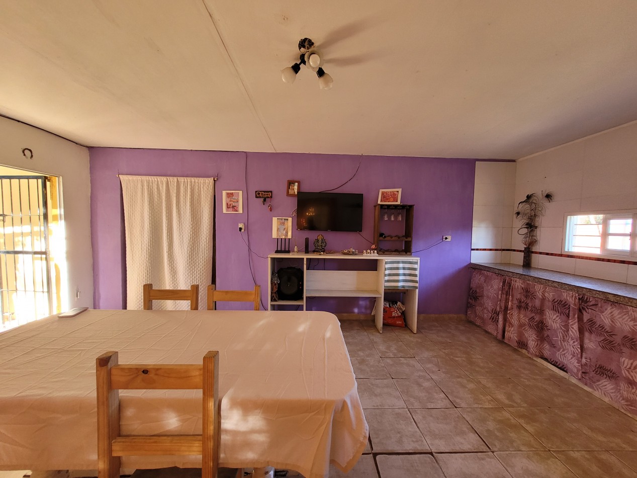 Casa de 2 dormitorios apta credito en esquina - Terreno amplio en Colonia Avellaneda