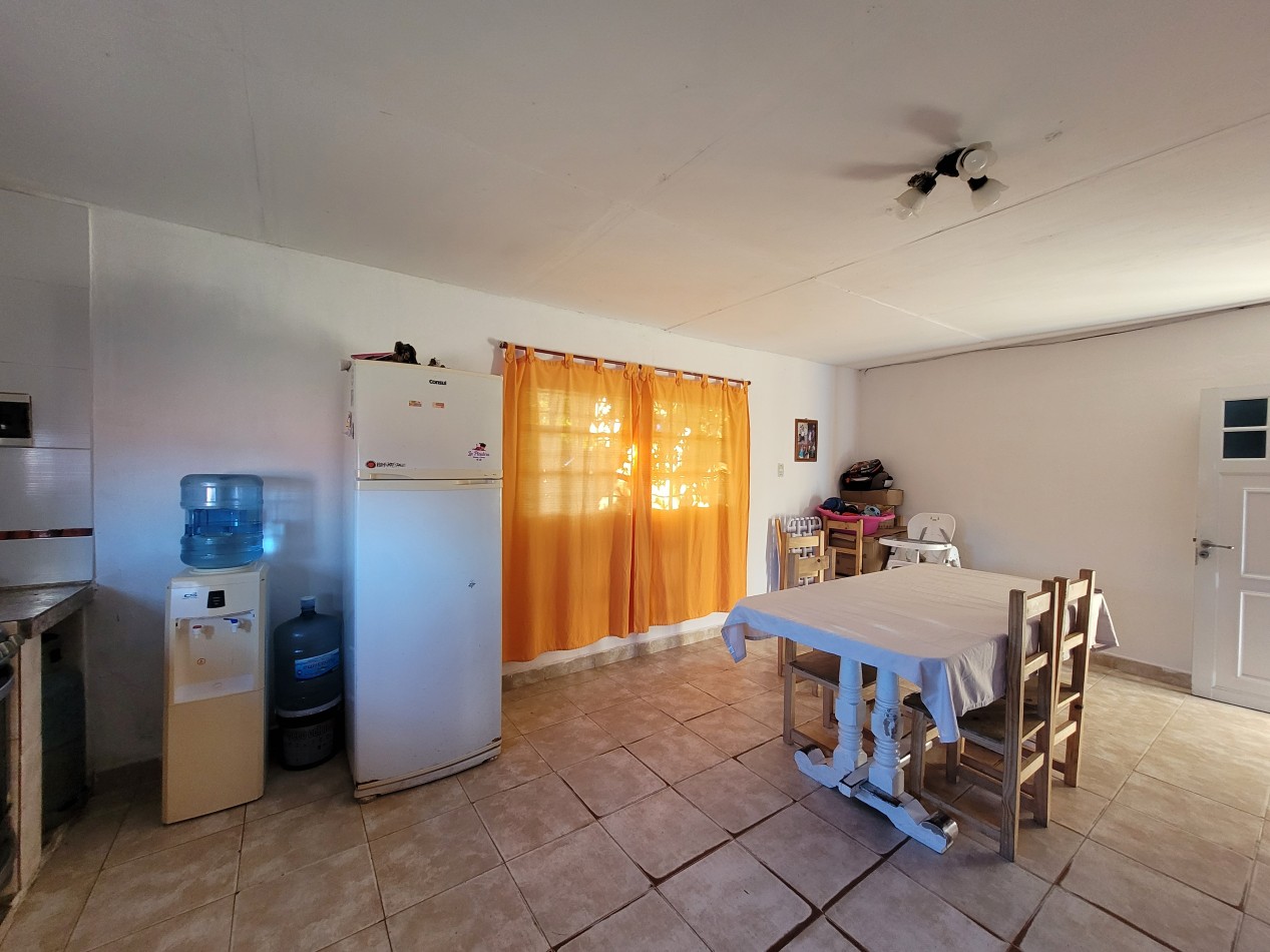 Casa de 2 dormitorios apta credito en esquina - Terreno amplio en Colonia Avellaneda