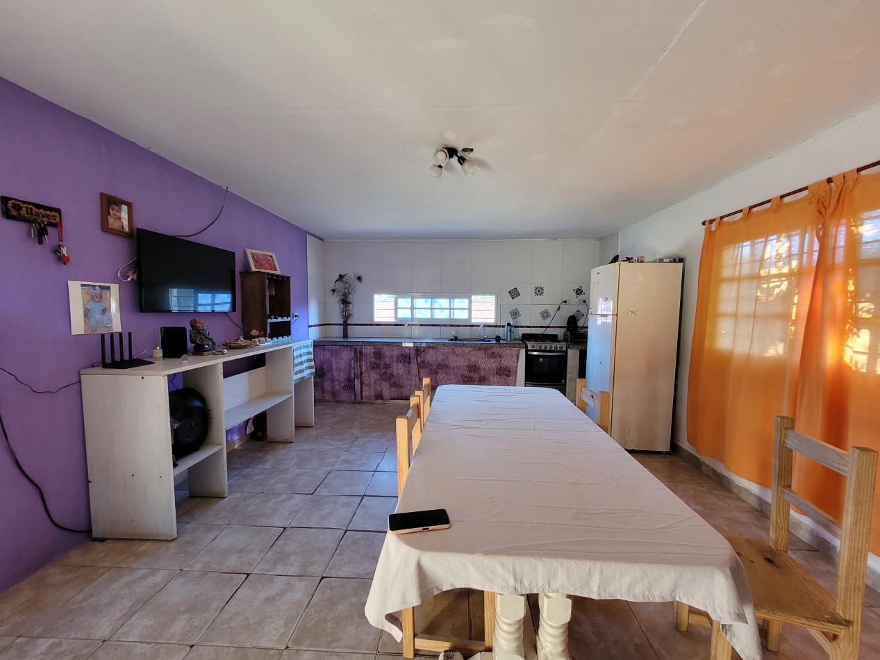 Casa de 2 dormitorios apta credito en esquina - Terreno amplio en Colonia Avellaneda